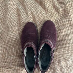 Earth boot van buckeye burgundy